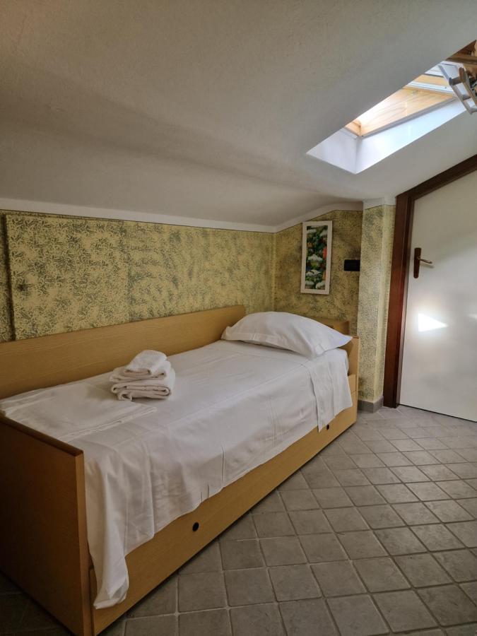 Casa Vittoria Sirmione Punta Gro Con Piscina Διαμέρισμα Εξωτερικό φωτογραφία