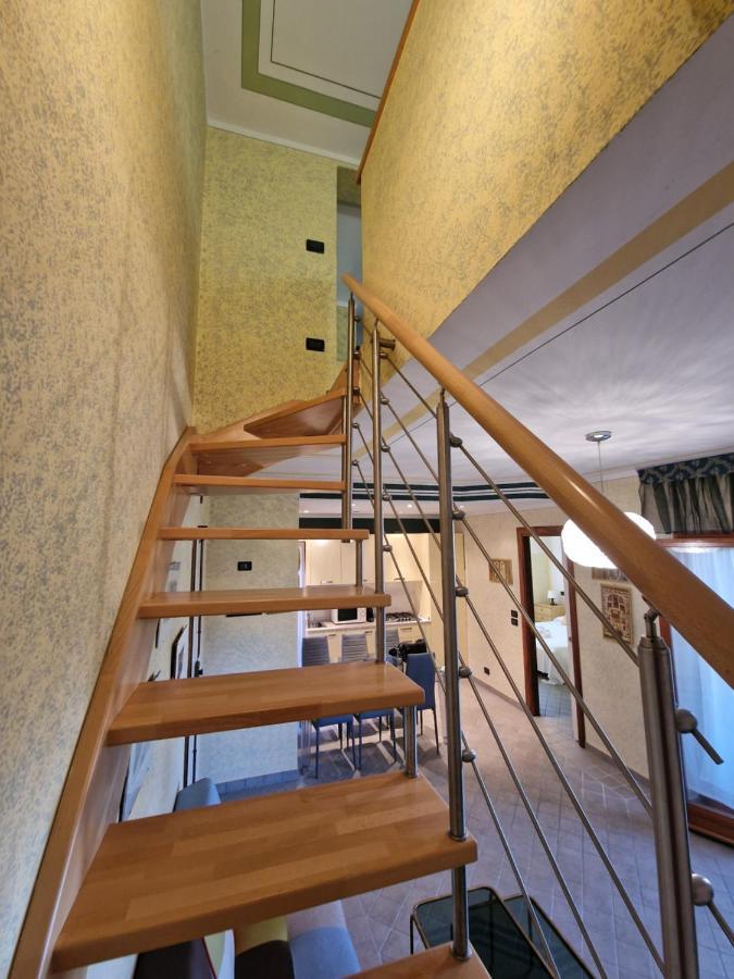 Casa Vittoria Sirmione Punta Gro Con Piscina Διαμέρισμα Εξωτερικό φωτογραφία