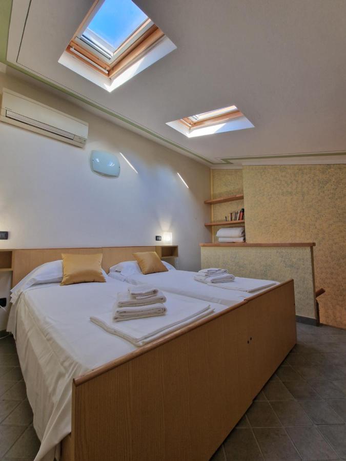 Casa Vittoria Sirmione Punta Gro Con Piscina Διαμέρισμα Εξωτερικό φωτογραφία